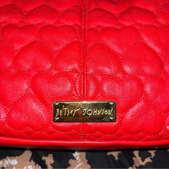 Betsey Johnson Red Heart Shape Quilted Bag with Gold hardware - Picture 4 of 12